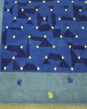 Modern Nepal Rug, Hand Knotted from fine Natural Wool, Size 5.6 x5.5